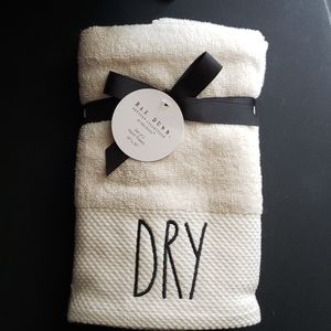 BNWT Rae Dunn "Dry" Hand Towels